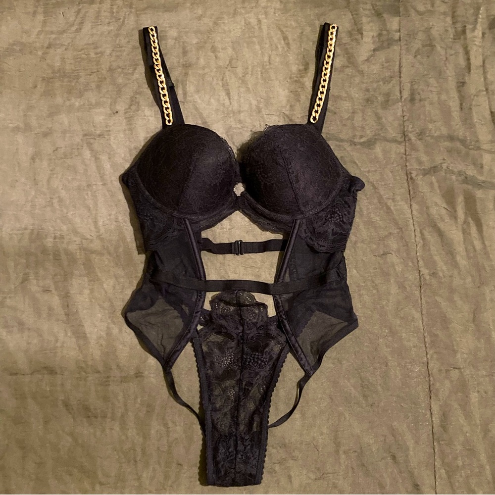 Black Chain Strap Lace Push-Up Lingerie